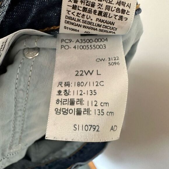 Levi's® Premium Women’s 80’s Mom Jean in Running Errands Dark Wash - Picture 12 of 15